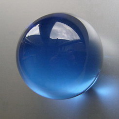kristallglaskugel-hellblau.jpg