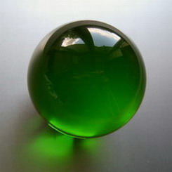 kristallglaskugel-smaragdgruen.jpg